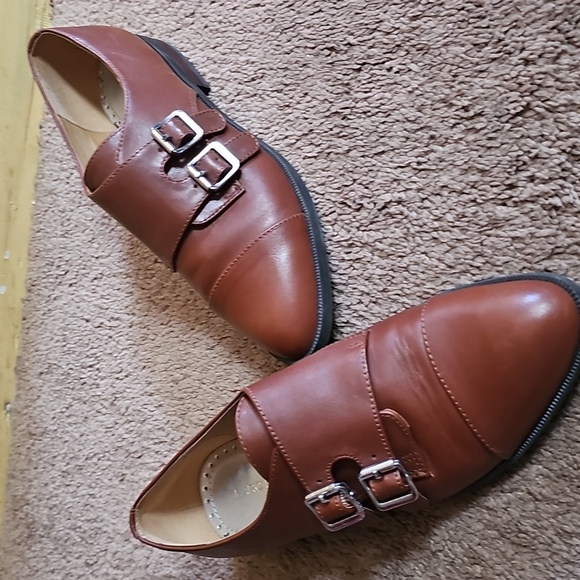 Marc Fisher Brown Buckle Shoes... Size 7. GREAT CONDITION - Picture 8 of 8